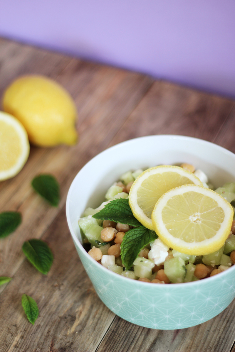 Salade de pois chiches concombre feta citron vert et jaune menthe - Juliette blog féminin