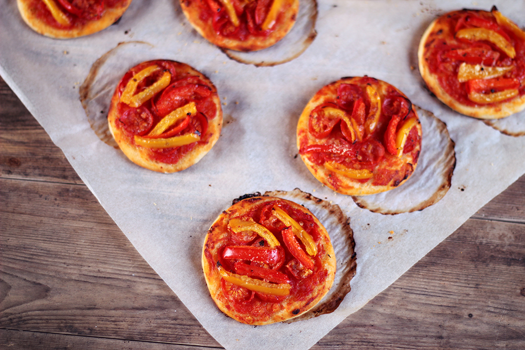 Mini pizza tomate cerise poivron rouge poivron jaune - Juliette blog féminin